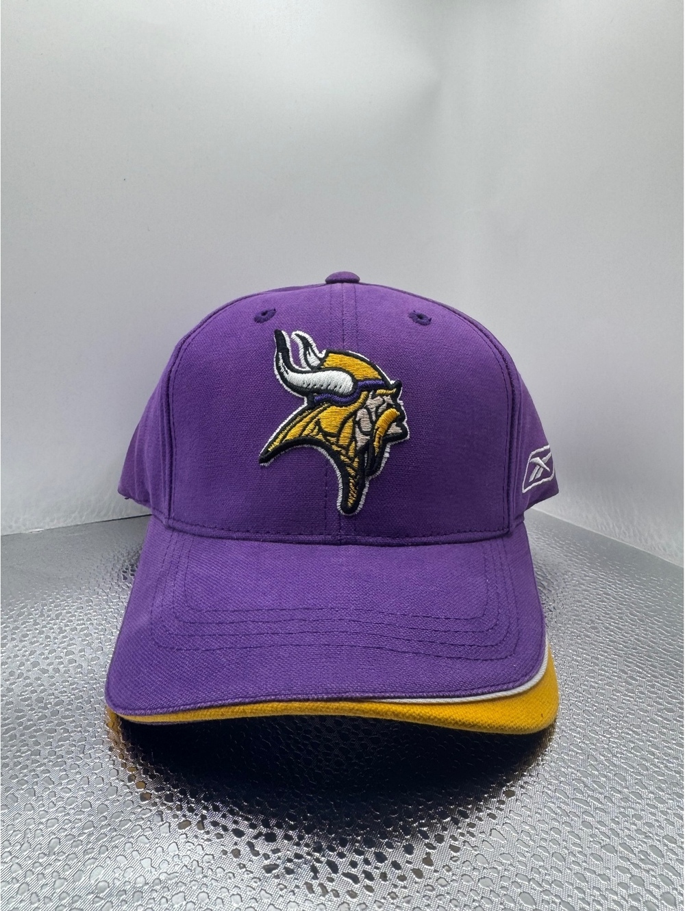 Reebok NFL Minnesota Vikings, purple with gold trim